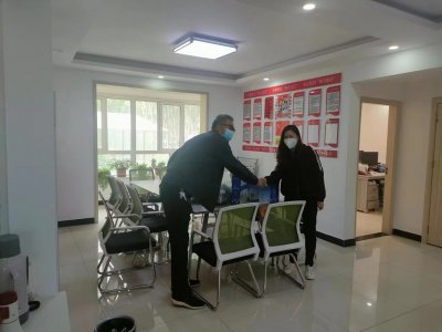 乐鱼体育官网入口网址集团慰问社区防疫工作者